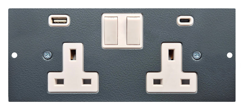 ST0300/USB - Twin Sockets with USB Plate